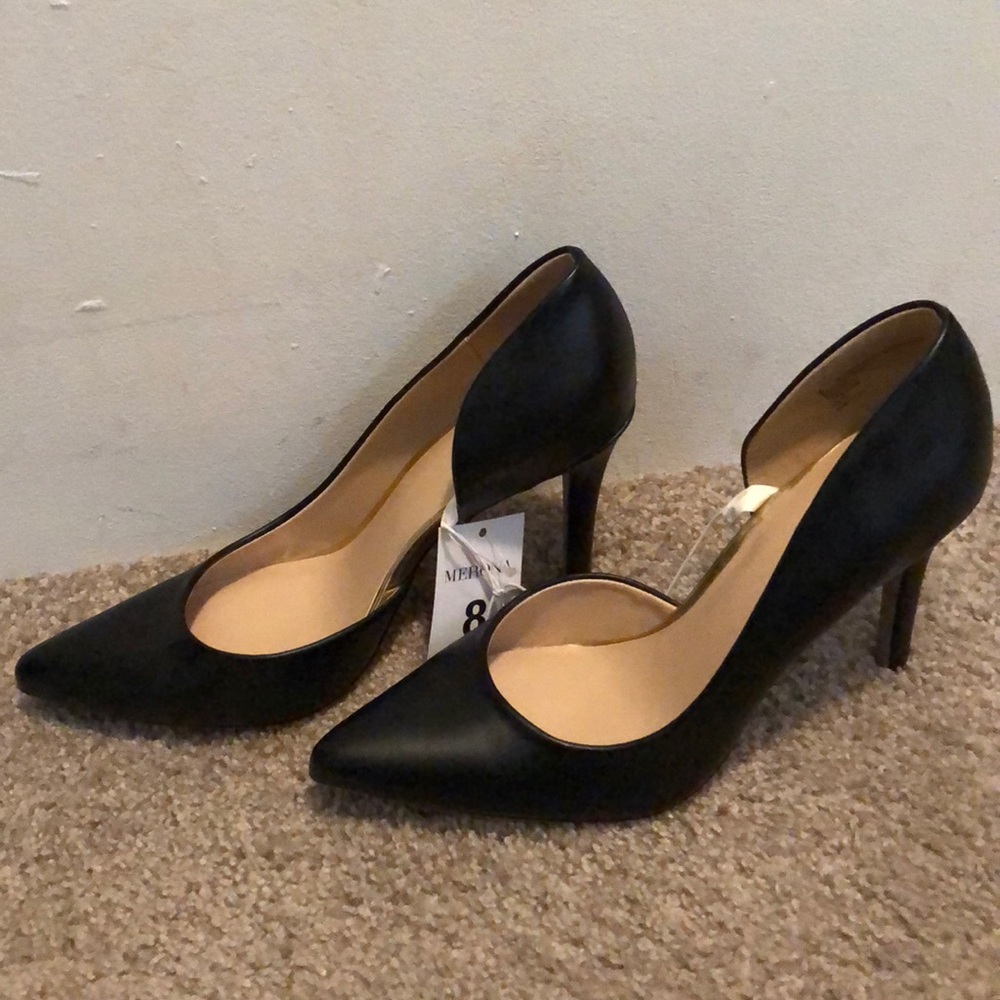 Black pumps size 8 never worn
